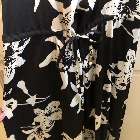 Banana Republic Black and White Floral Maxi - Picture 3 of 5